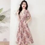 Robe fleurie japonaise élégante et colorée