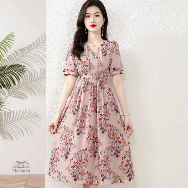 Robe traditionnelle japonaise avec motifs floraux