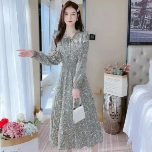 Robe japonaise à motifs floraux vintage