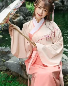 Robe Japonaise avec motifs floraux délicats