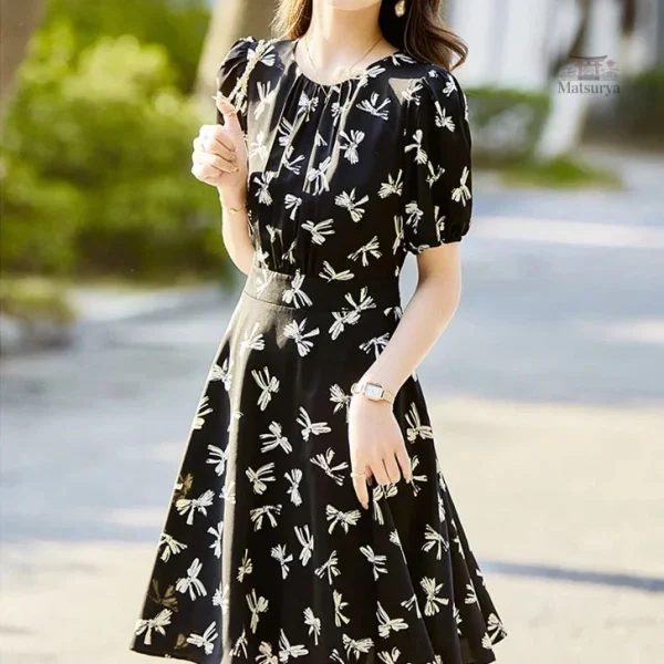 Robe élégante aux motifs de noeuds japonais
