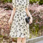 Robe japonaise avec design de noeuds raffinés