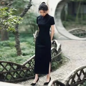 Robe Japonaise Noire À Fente