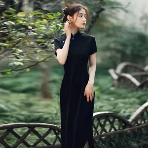 Robe Noire Traditionnelle Japonaise