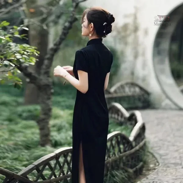 Robe Japonaise Noire Chic à Fente