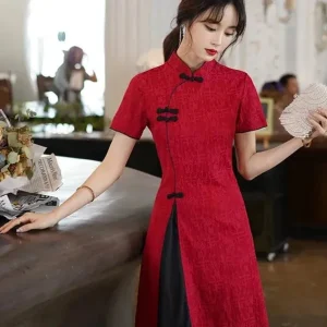 Robe japonaise rouge élégante