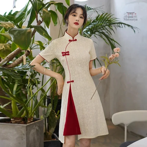 Vêtement japonais rouge pour femmes