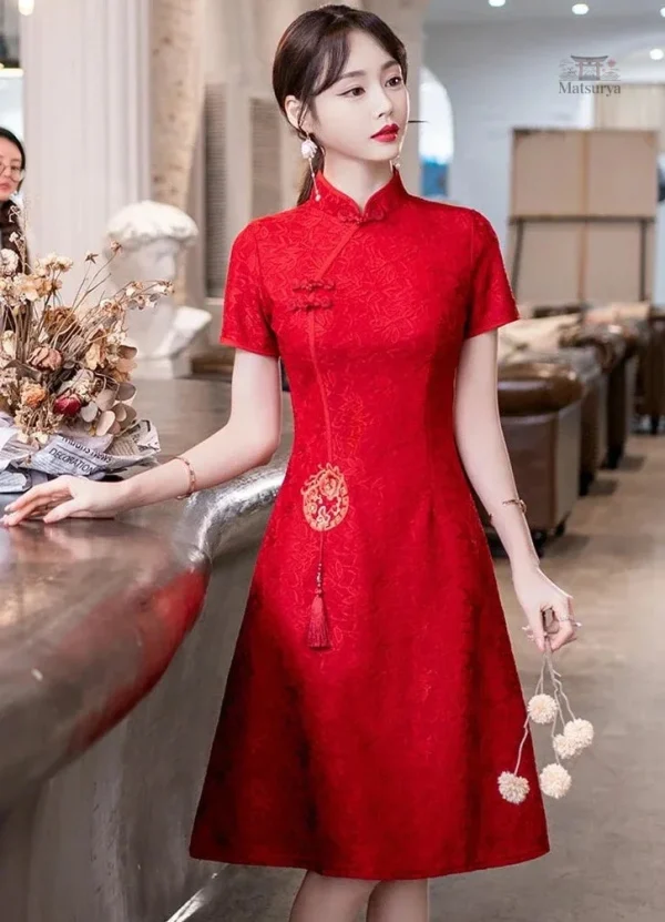 Robe japonaise à manches longues en rouge