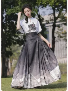 Robe Japonaise avec motifs traditionnels et coupe longue