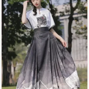 Robe Japonaise avec motifs traditionnels et coupe longue
