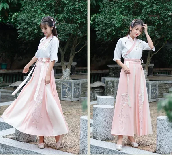 Robe Longue aux Détails Artisanaux
