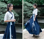 Robe Traditionnelle Japonaise avec Motifs