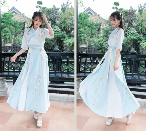 Robe Longue aux Couleurs Traditionnelles