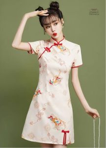 Robe inspirée de la mode japonaise contemporaine
