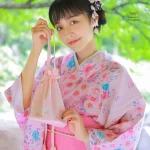 Vêtement féminin kimono inspiré de la culture japonaise