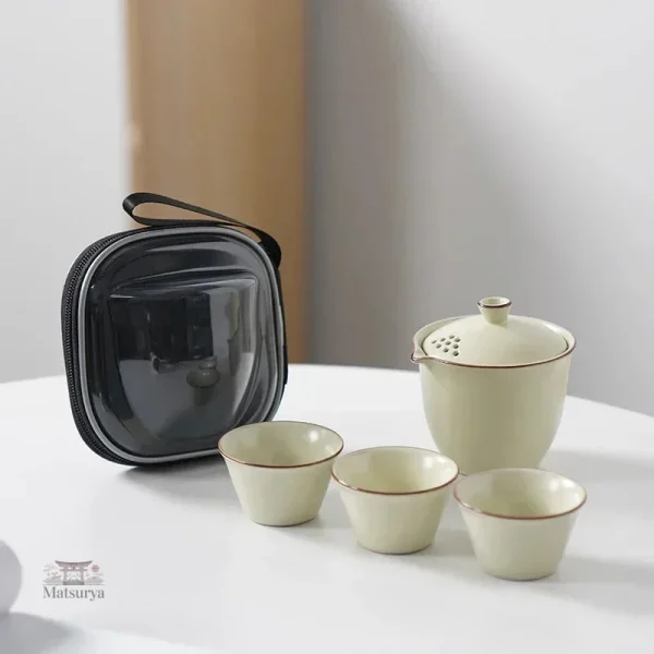 Ensemble de thé japonais dans une belle boîte