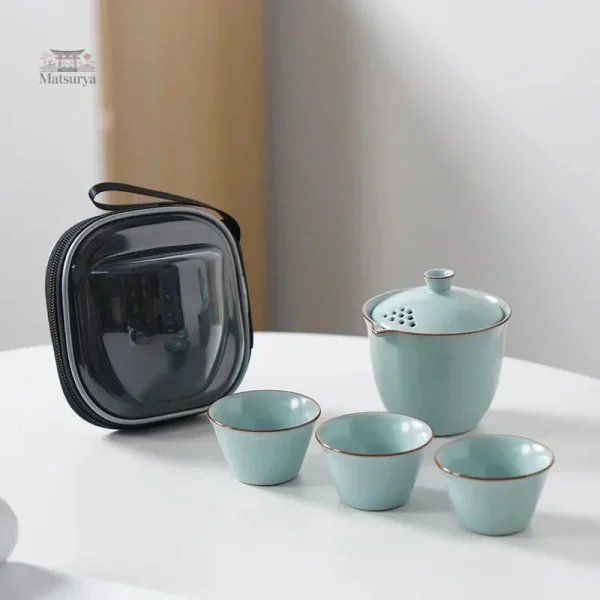 Théière et tasses japonaises en coffret