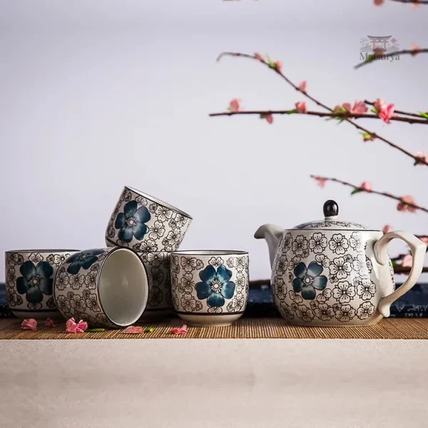 Set de thé traditionnel japonais élégant