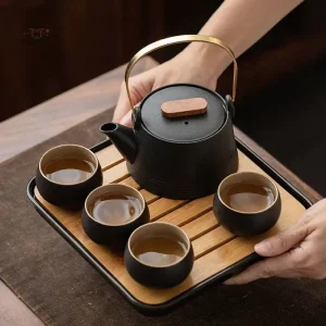 Théière japonaise moderne avec design minimaliste