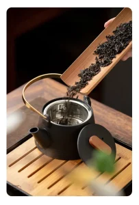 Tasses à thé japonaises assorties pour un service complet