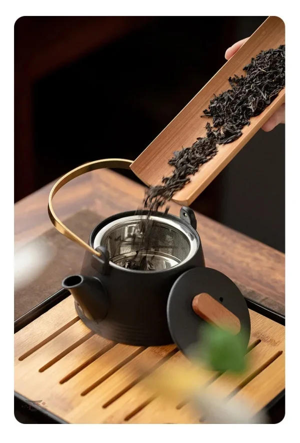 Tasses à thé japonaises assorties pour un service complet