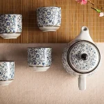 Tasses à thé japonaises ornées de fleurs colorées