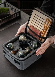 Théière et tasses japonaises, parfaites pour une cérémonie du thé