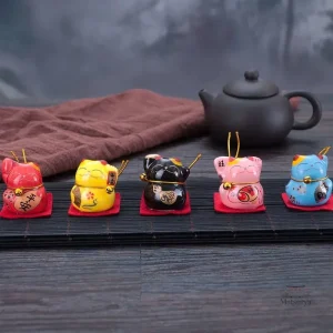Set coloré de chat maneki neko porte-bonheur en céramique