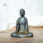 Détail d'une statue japonaise en fonte ornée