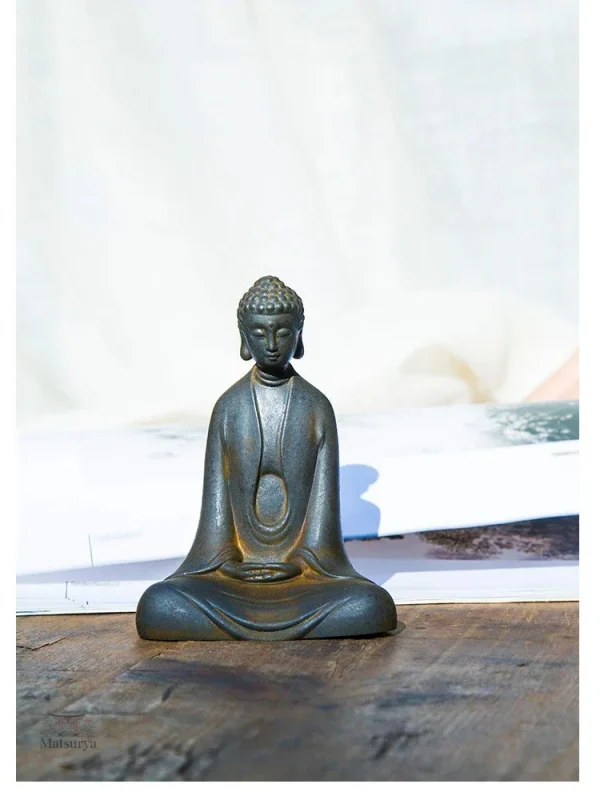 Statue japonaise en fonte avec design élégant