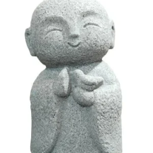 Détail d'une statue de moine japonais en méditation