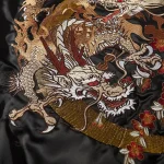 Veste Sukajan unique avec designs culturels distinctifs
