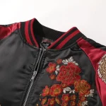 Sukajan à motifs traditionnels pour un look authentique