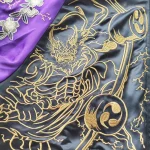 Design Raijin sur Sukajan, élégance asiatique