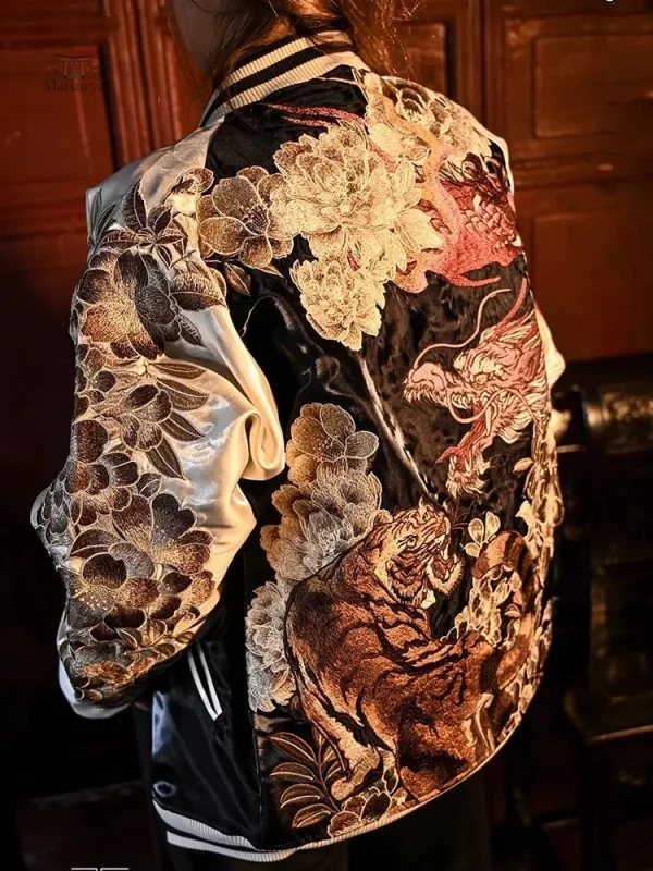 Sukajan fleuri au style japonais moderne et unique