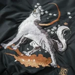 Veste japonaise brodée, design loup
