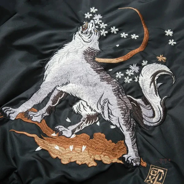 Veste japonaise brodée, design loup