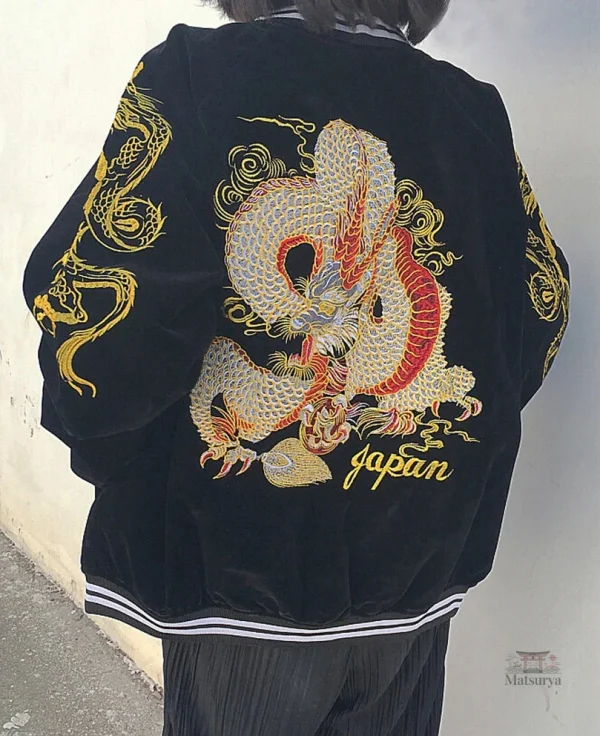 Sukajan style japonais, idéal pour un look décontracté