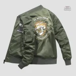 Veste traditionnelle avec tigre brodé