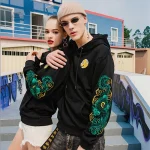 Sweat japonais brodé avec motifs inspirés