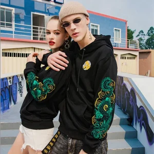 Sweat japonais brodé avec motifs inspirés