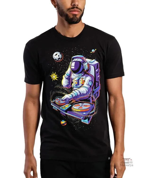 T-shirt Japonais tendance avec illustration galactique