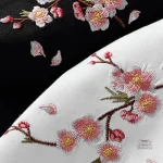 T-shirt japonais élégant avec art textile brodé