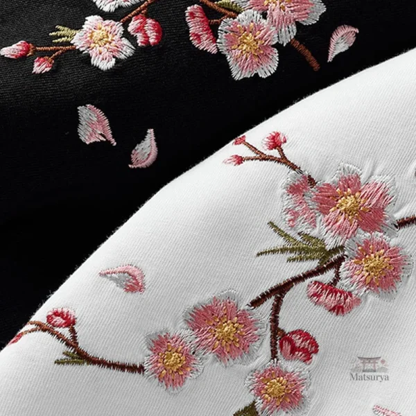 T-shirt japonais élégant avec art textile brodé