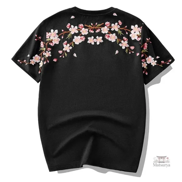 Design japonais sur t-shirt brodé