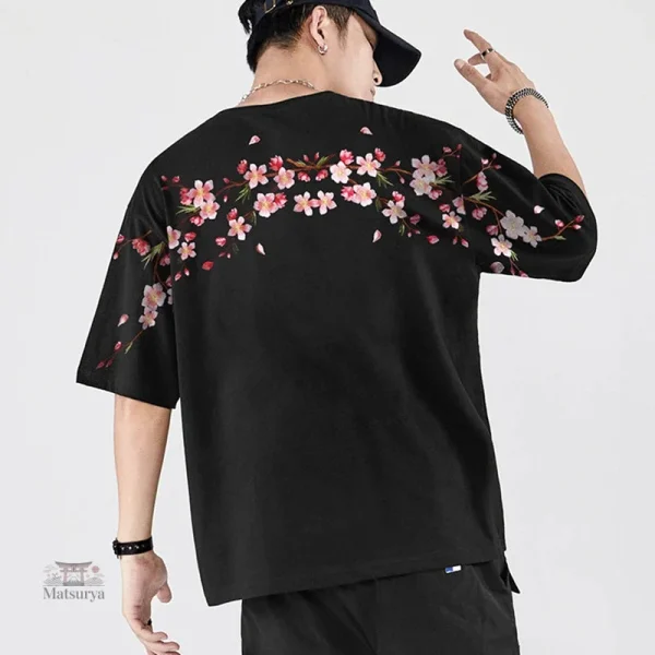 T-shirt japonais avec dessins brodés