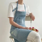 Tablier en denim japonais, design pratique et intemporel