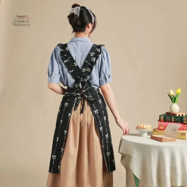 Tablier Japonais moderne avec motif nœud stylisé