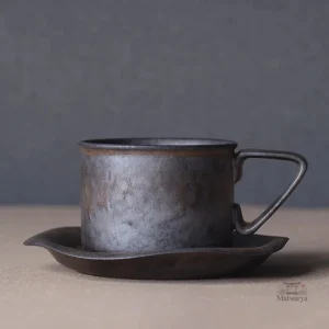 Tasse japonaise à café avec plateau élégant