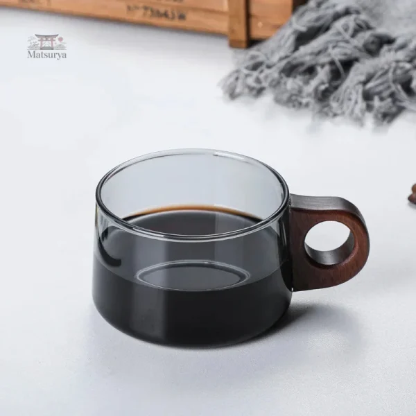 Tasse à café japonaise élégante et fonctionnelle